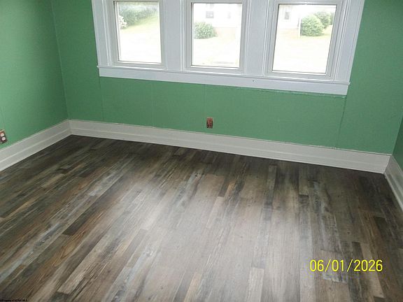 4th image of 651 W 2nd St