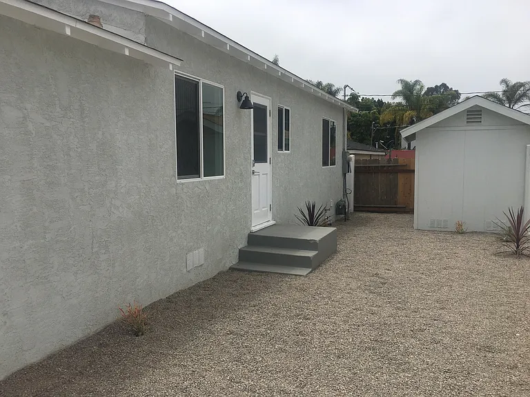 2076 Thomas Ave — Photo 18
