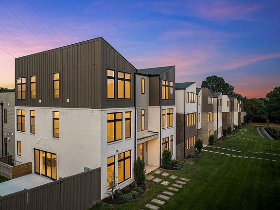 3rd image of 2305 Eastland Ave #C