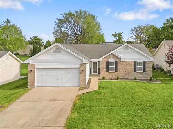 41 McClay Trail Dr, Saint Peters, MO 63376