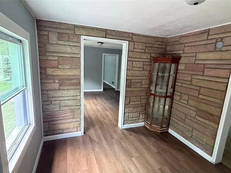 1021 California Dr — Photo 10