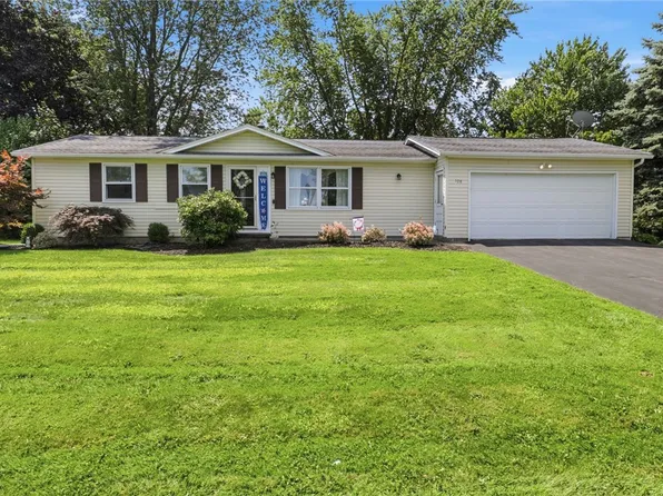108 Long Wood Dr, Rochester, NY 14612