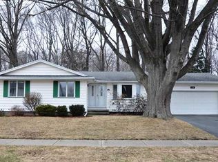 129 Alhambra Dr, Rochester, NY 14622