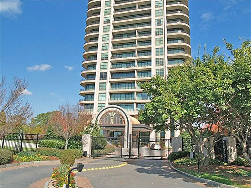 750 Park Ave NE photo 1