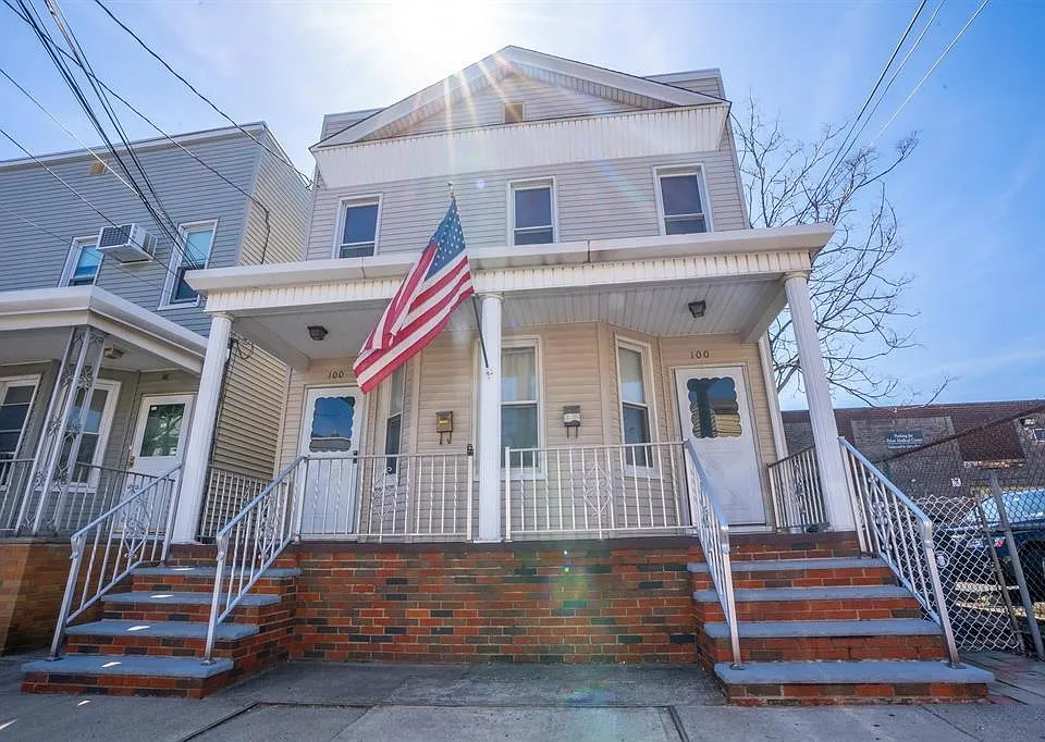 100 W 12th St
