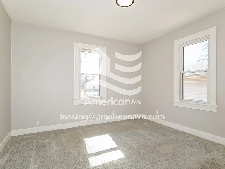 1135972_009_wm_-_main_bedroom_13584211.jpg