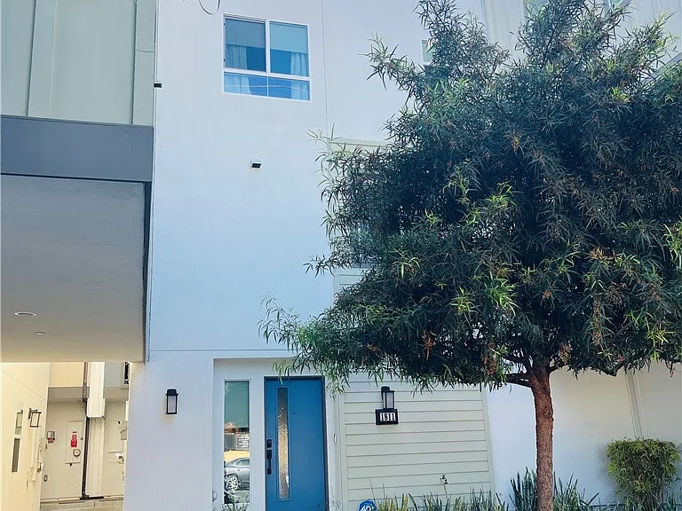 1811 S Mesa St — Photo 1