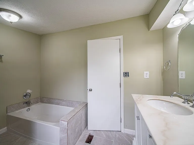 70 Shephard Dr — Photo 16