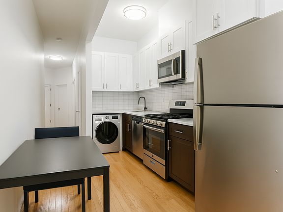 5th image of 285 Troutman St APT 2R