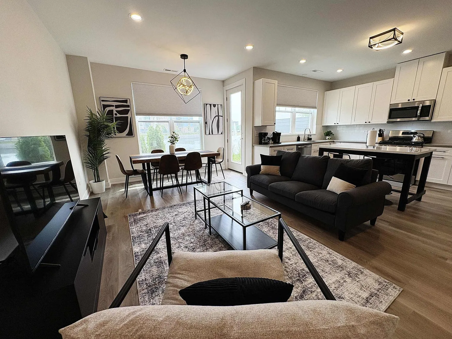 4 bed, 2.0 bath, 1894 sqft, $9,793 — Photo 1