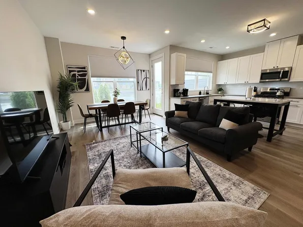 28379 Torch Pkwy #Id1502221p, Warrenville, IL 60555