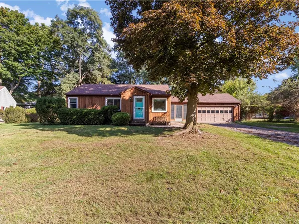 260 Colonial Dr, Webster, NY 14580