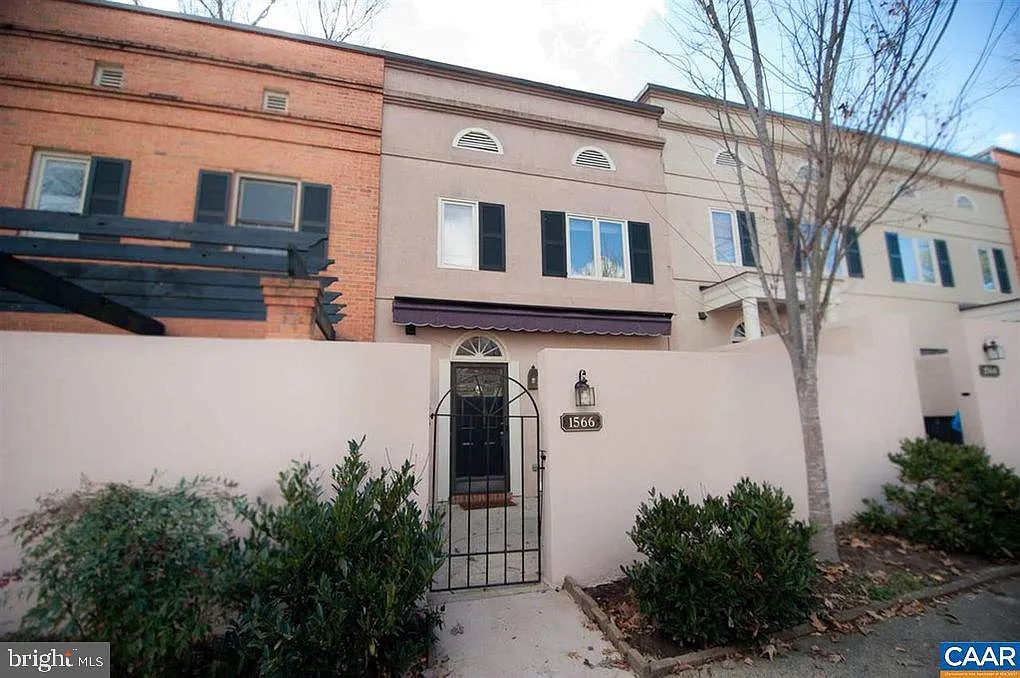 2 bed, 2.5 bath, 1134 sqft, $2,100 — Photo 1