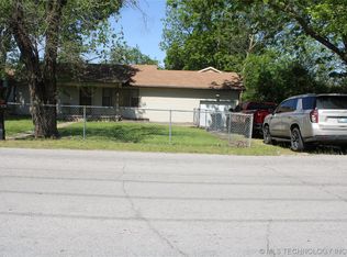 902 N 8th St, Henryetta, OK 74437