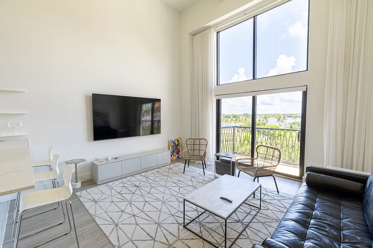 Building Photo - 101 N Clematis St #416