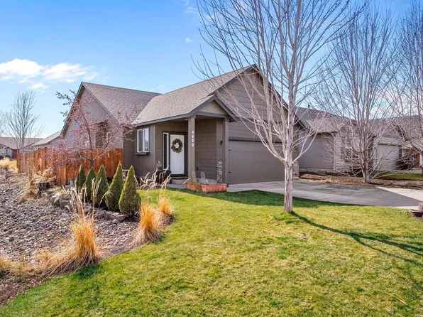 2748 NE 6th Dr, Redmond, OR 97756