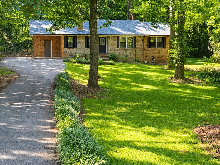 1101 Arrowhead Rd — Photo 1
