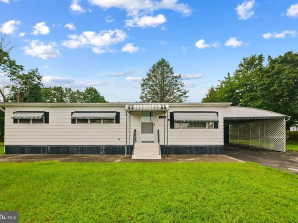 27 Elm Ave, Sicklerville, NJ 08081