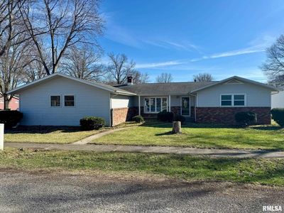 101 S Elm St, Stonington, IL, 62567