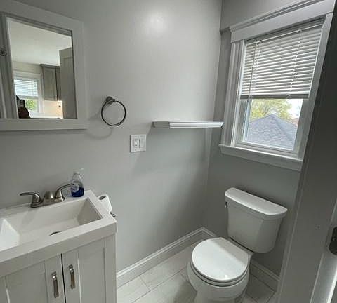 4th image of 228 Glenwood St