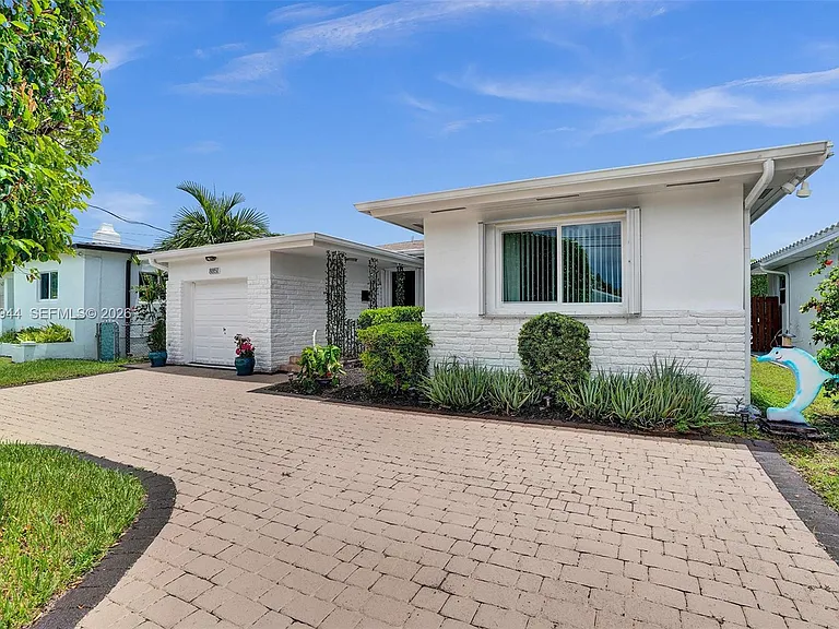 8851 Byron Ave — Photo 30
