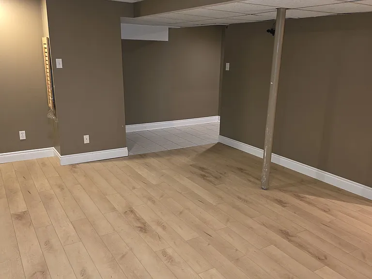 1296 Valerie Cres W — Photo 18