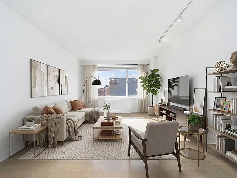 200 E 11th St #Penthouse 3 — Photo 1