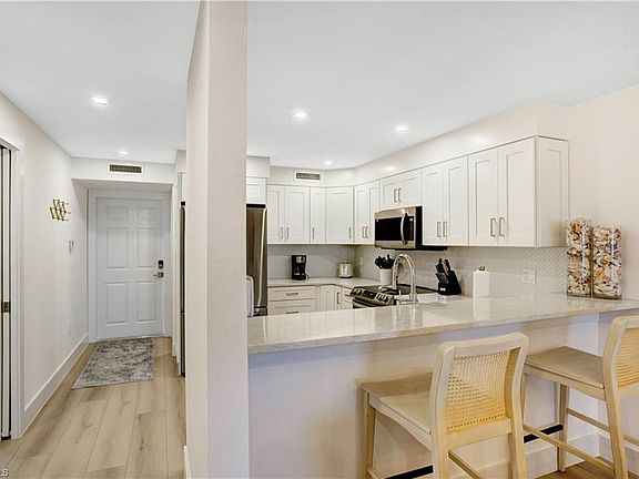 5th image of 25870 Hickory BLVD #203
