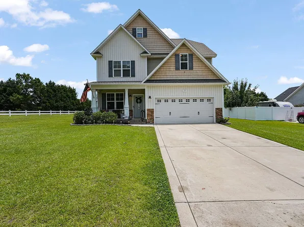 15 Scuppernong Ln, Lillington, NC 27546