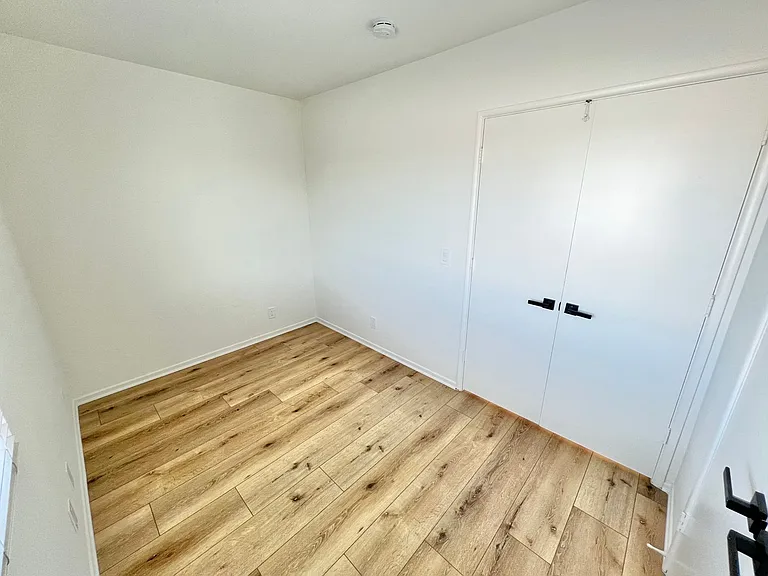 Top-Floor 2BD/1BA with Private Deck — Photo 7