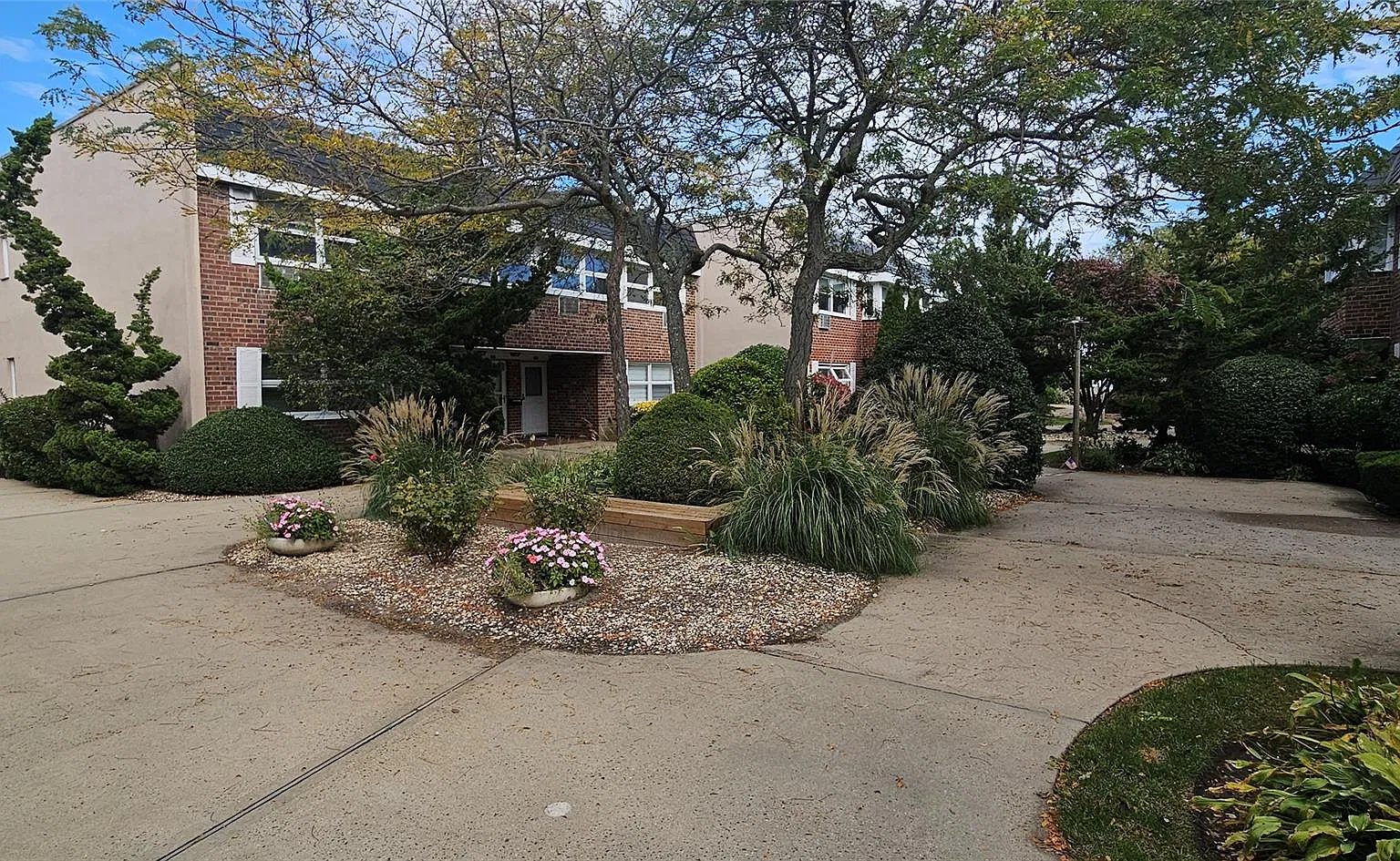 2 bed, 2.0 bath, 1110 sqft, $3,750 — Photo 2