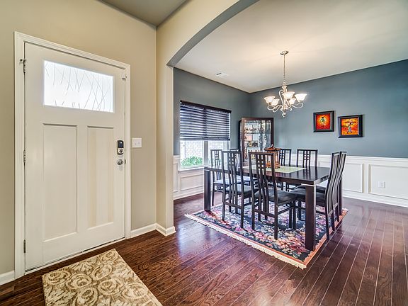 4th image of 225 Freelon Ln