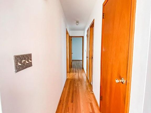 Hallway to bathroom and rooms