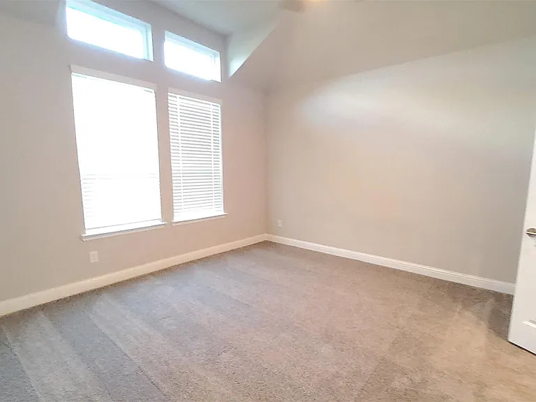 2106 Grapewood Ln — Photo 32