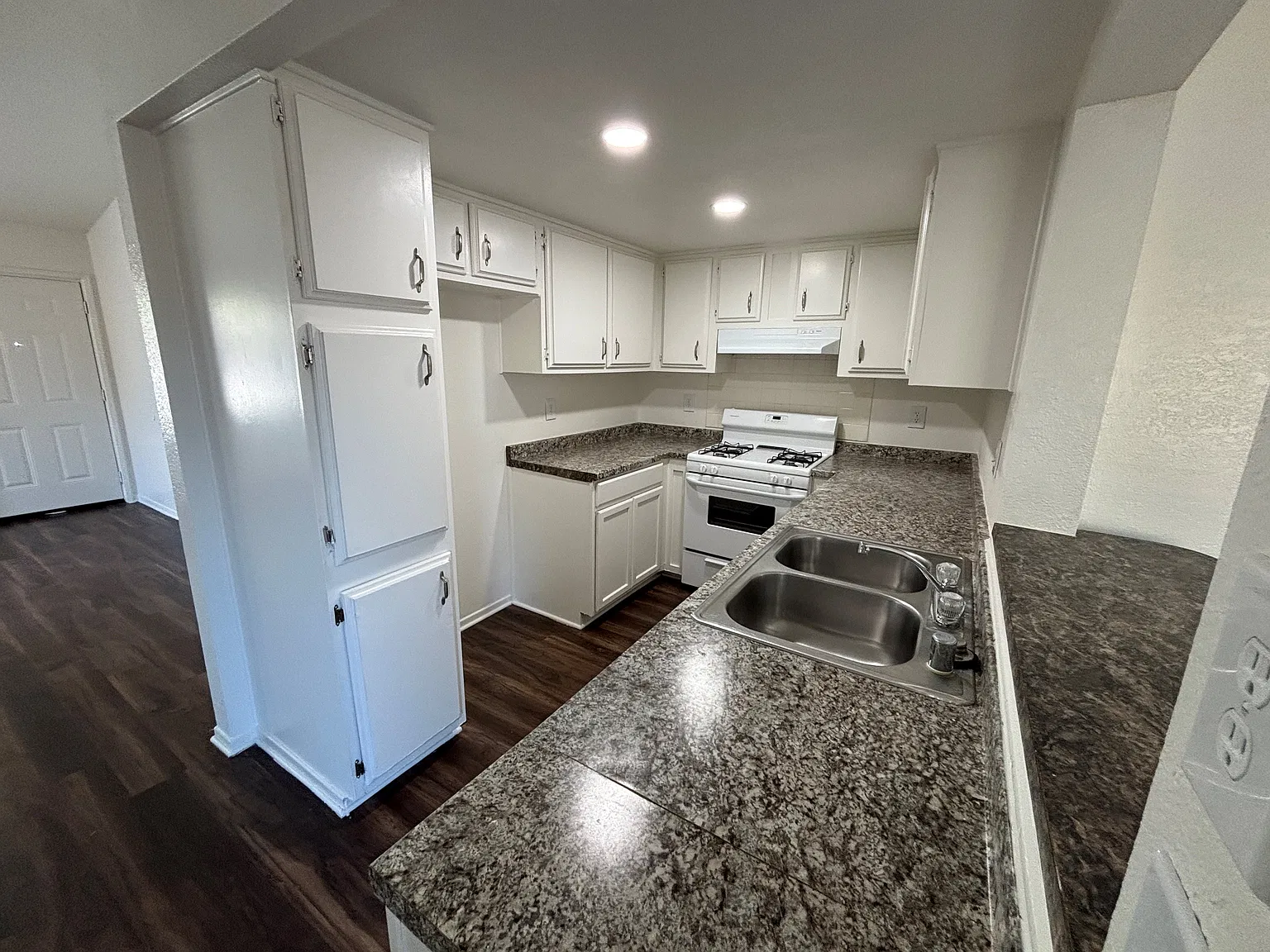 3 bed, 1128 sqft, $2,250 — Photo 4