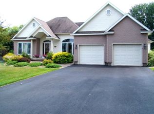 19 Mountain View Dr, Rouses Pt, NY 12979