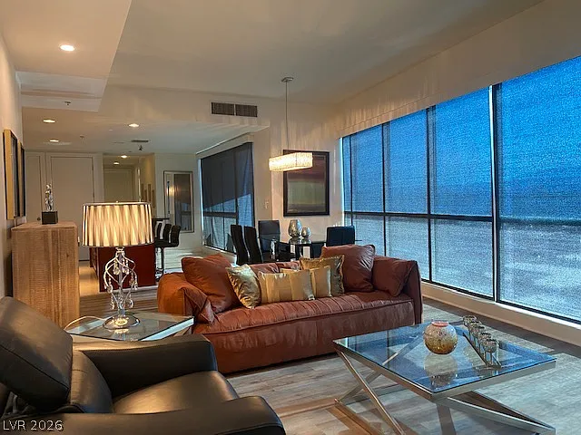 Panorama Towers — Photo 2