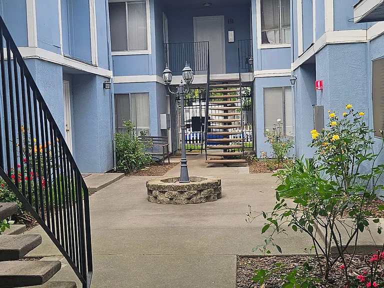 1814 V St #2 — Photo 3
