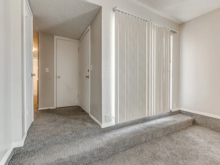 Fairfax Apartments — Photo 30
