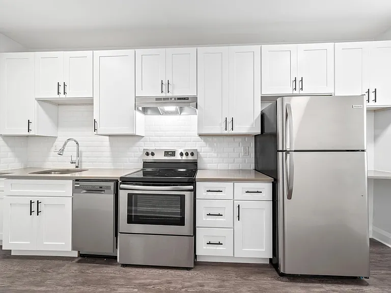 Oregon by Innovo Living Hyde Park