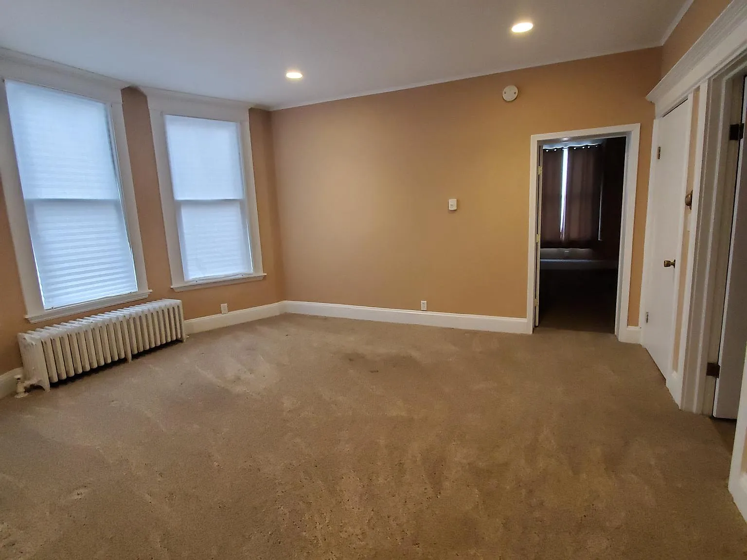 2524 Genesee St — Photo 2
