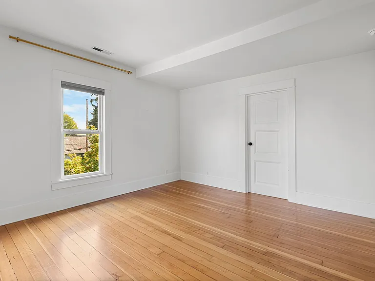 2047 N Sumner St — Photo 17