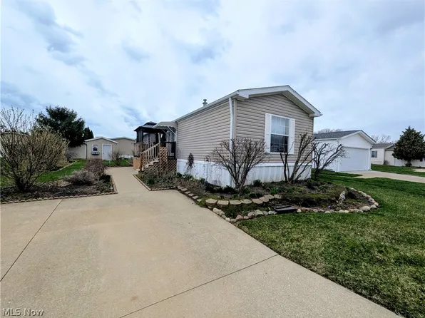 592 Sandtrap Cir, Painesville, OH 44077