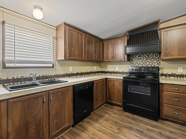 105 Jordan Dr — Photo 6