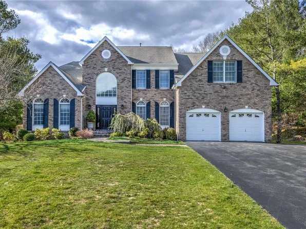 1 Brentwood Court, Mount Kisco, NY 10549