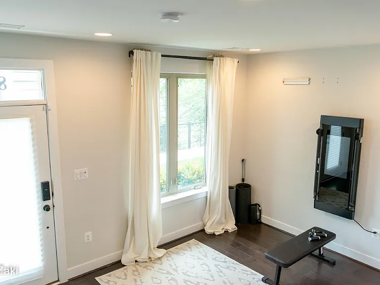 872 Thompson Cres — Photo 11