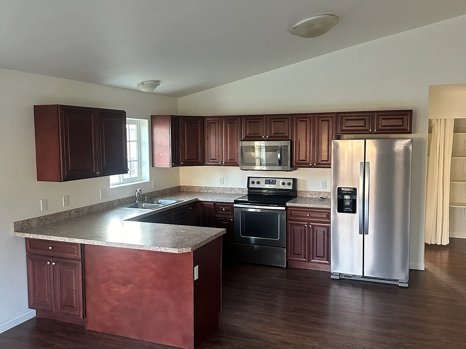 3 bed, 1130 sqft, $2,200 — Photo 1