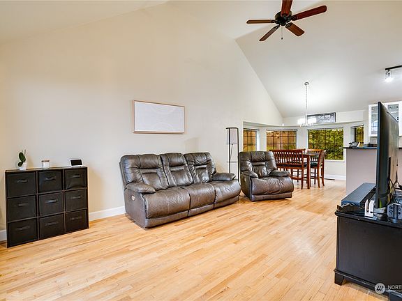 4th image of 3607 Orchard St SE