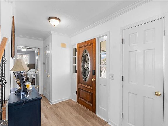 4th image of 108 E Creekview Dr SW