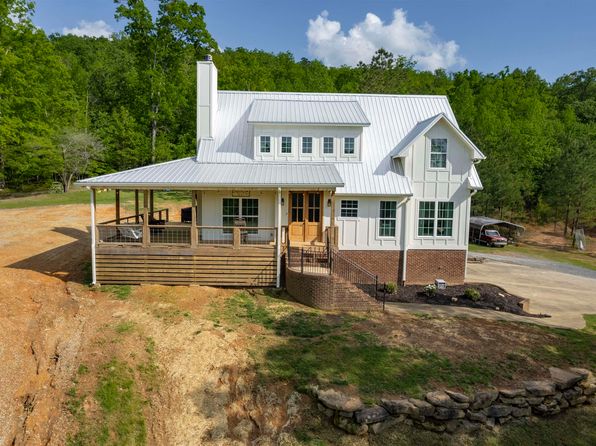 561 Mountain Crest Dr, Pell City, AL 35128